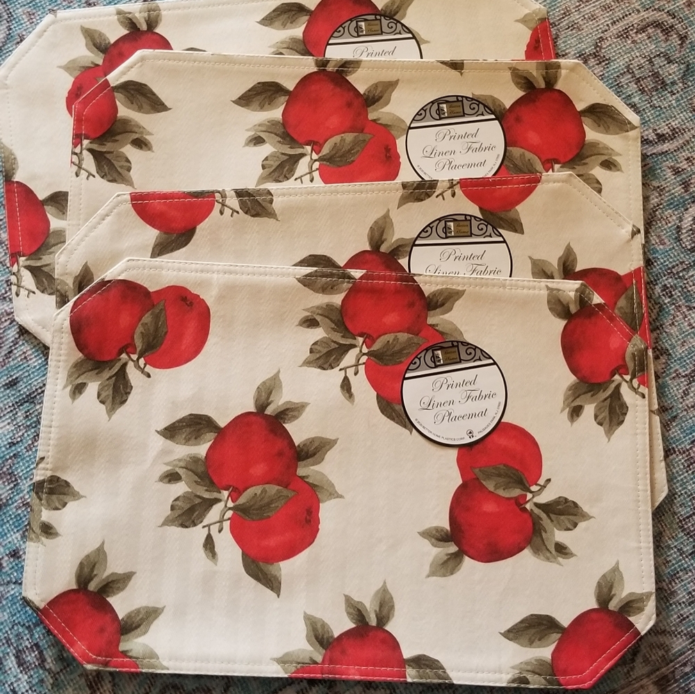 APPLES Placemats. NWT. REVERSIBLE. 17" long x 11 3/4" wide. Set of 4